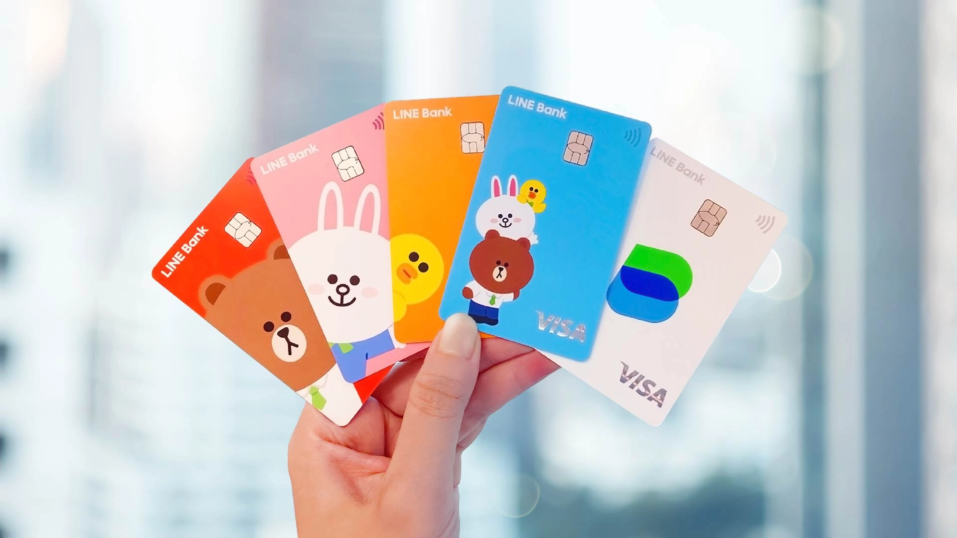 當 LINE Bank開戶完成後,你會收到一張實體的 LINE Bank 快點卡(VISA 簽帳金融卡),它具備一般金融卡的所有基本功能,包括【存款】、【提款】、【刷卡消費】與【網路購物】。
